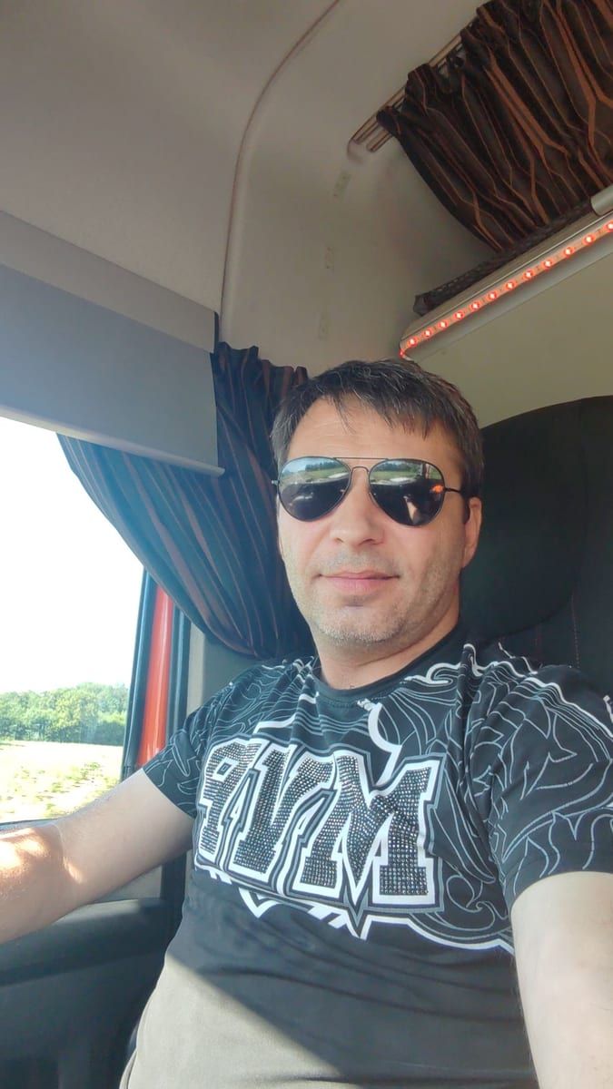 Loucian - Gay pride à Weissenburg Profil de Loucian, 42 ans, Gay pride à Weissenburg (Berne)