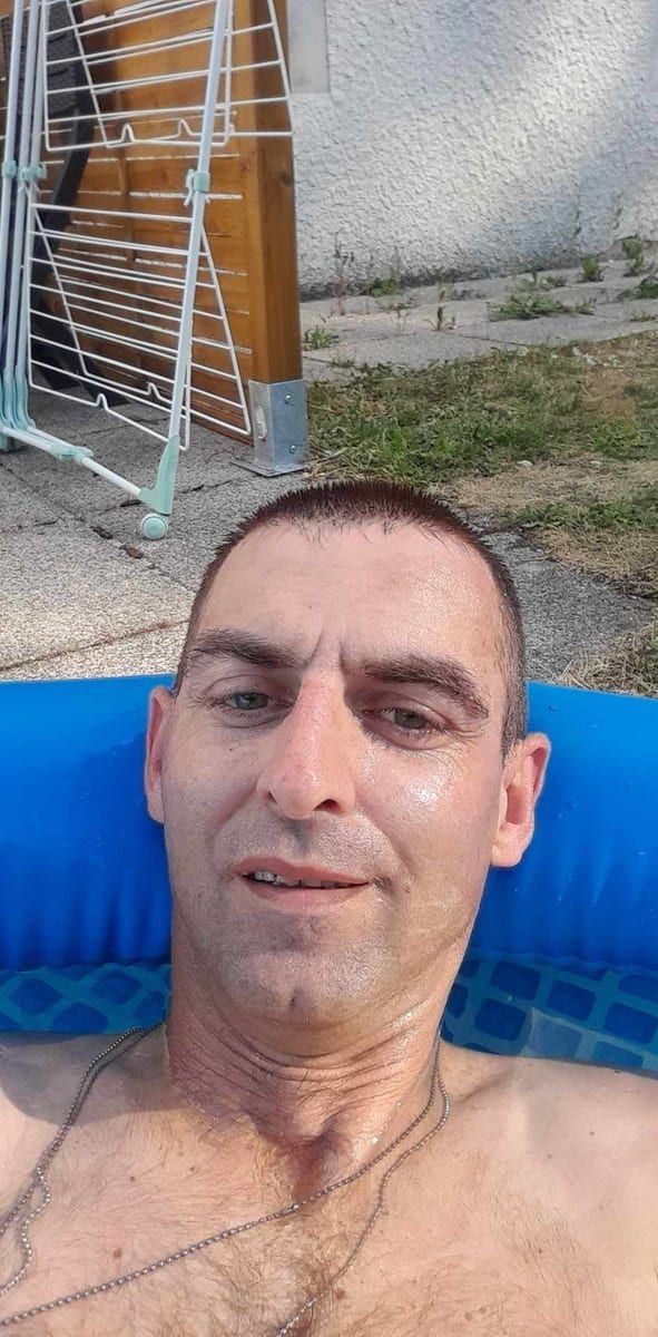 Fahel - Gay pride à Sumvitg Profil de Fahel, 41 ans, Gay pride à Sumvitg (Grisons)